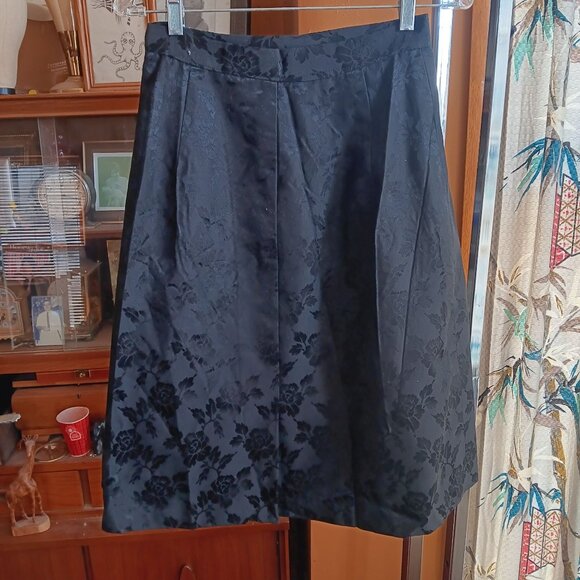 27" Vintage 1950's Womens Skirt BLACK SATIN MUTED ROSE PRINT HANDMADE - Picture 2 of 6